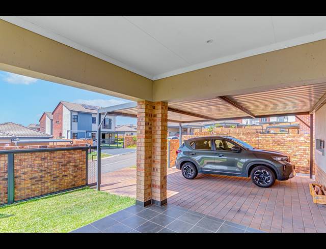 3 BEDROOM FREEHOLD FOR SALE IN LION PRIDE
